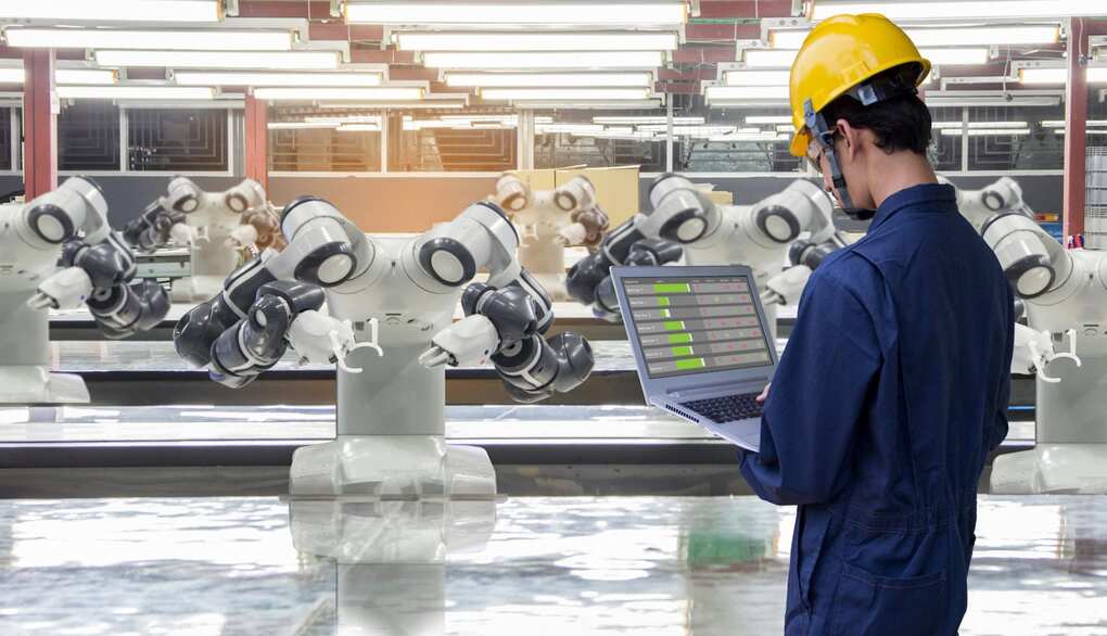 ai4manufacturing|digital-manufacturing worker in front of robots